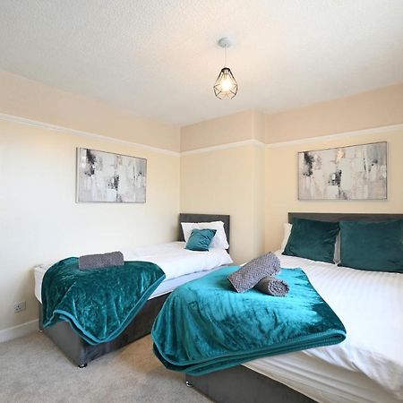 Villa Sleek And Stylish 3 Bed In Bolton - Garden - Parking Extérieur photo