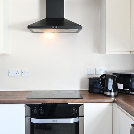 Villa Sleek And Stylish 3 Bed In Bolton - Garden - Parking Extérieur photo