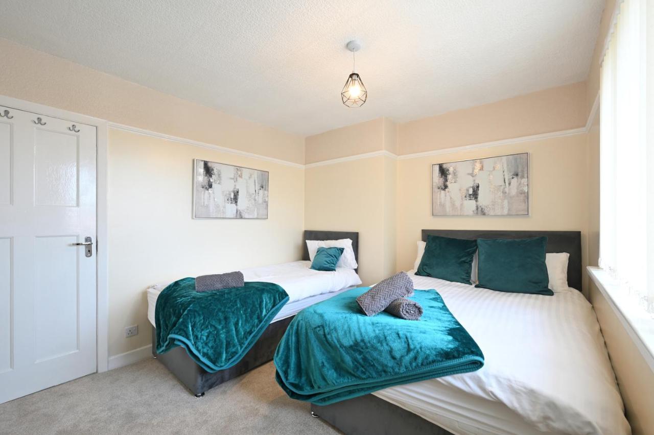 Villa Sleek And Stylish 3 Bed In Bolton - Garden - Parking Extérieur photo