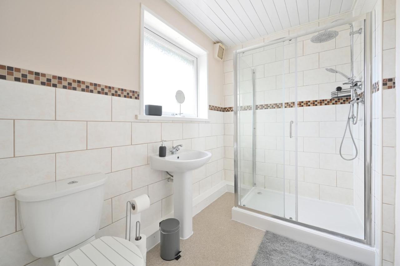 Villa Sleek And Stylish 3 Bed In Bolton - Garden - Parking Extérieur photo
