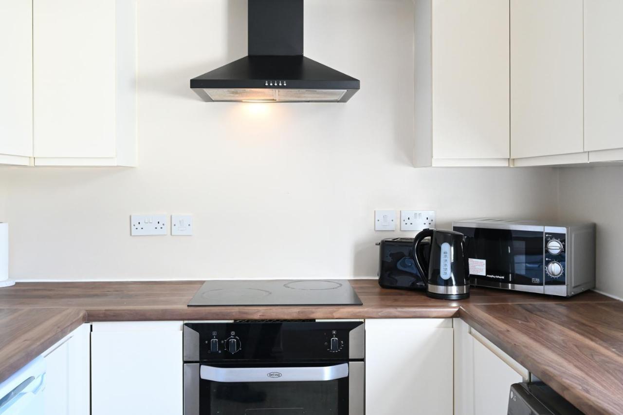 Villa Sleek And Stylish 3 Bed In Bolton - Garden - Parking Extérieur photo