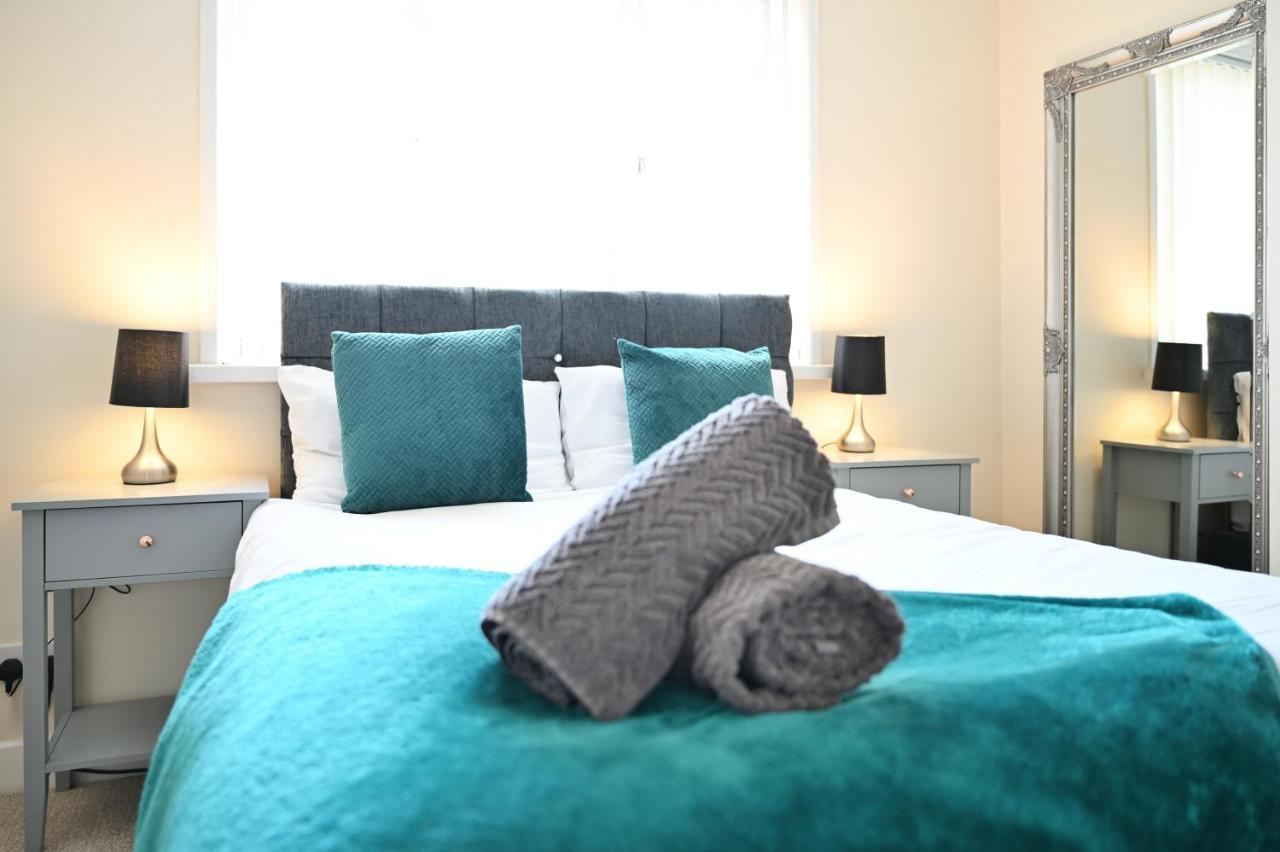 Villa Sleek And Stylish 3 Bed In Bolton - Garden - Parking Extérieur photo