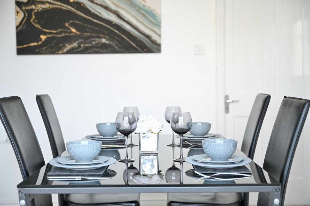 Villa Sleek And Stylish 3 Bed In Bolton - Garden - Parking Extérieur photo
