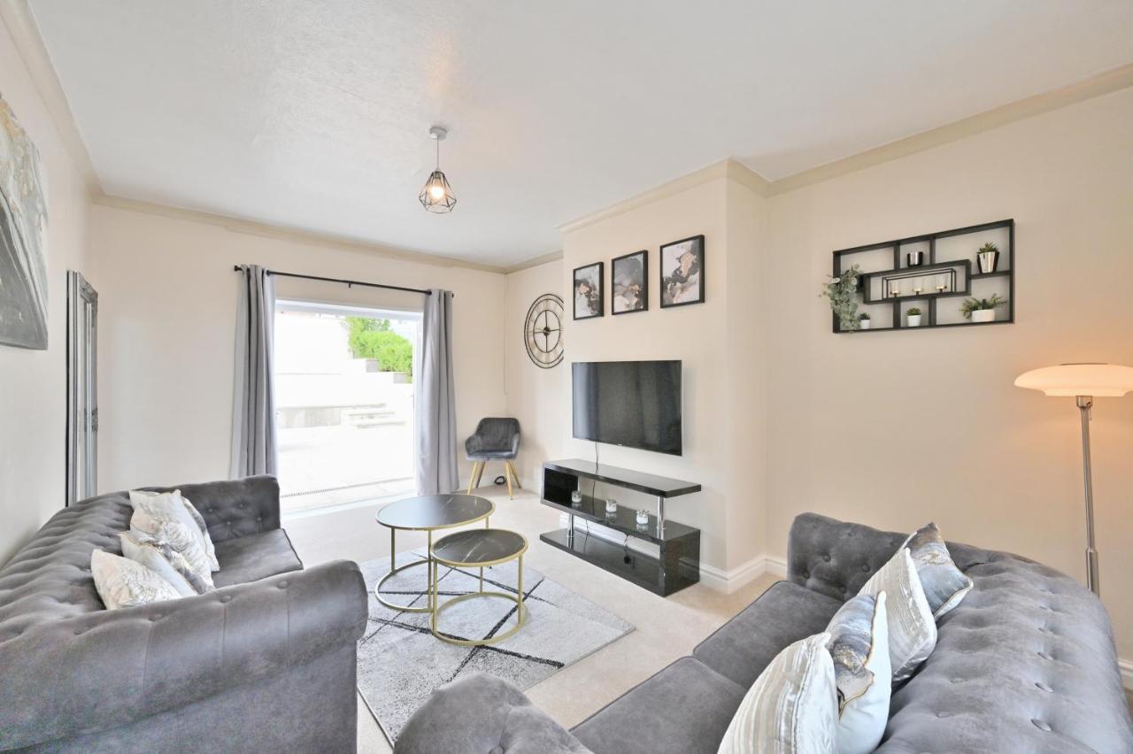 Villa Sleek And Stylish 3 Bed In Bolton - Garden - Parking Extérieur photo