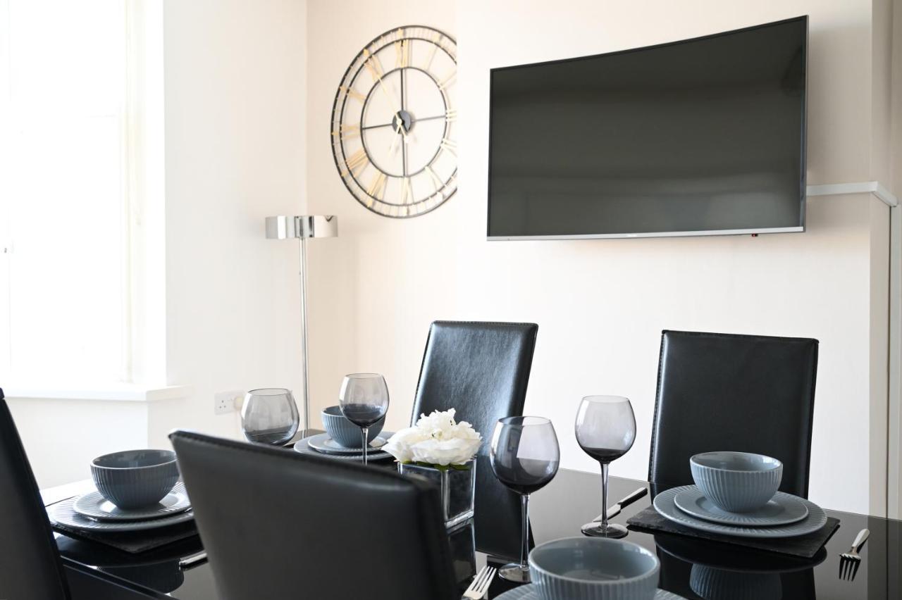 Villa Sleek And Stylish 3 Bed In Bolton - Garden - Parking Extérieur photo