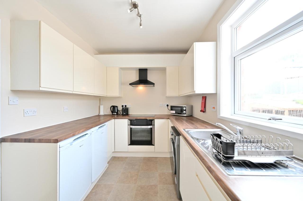 Villa Sleek And Stylish 3 Bed In Bolton - Garden - Parking Extérieur photo