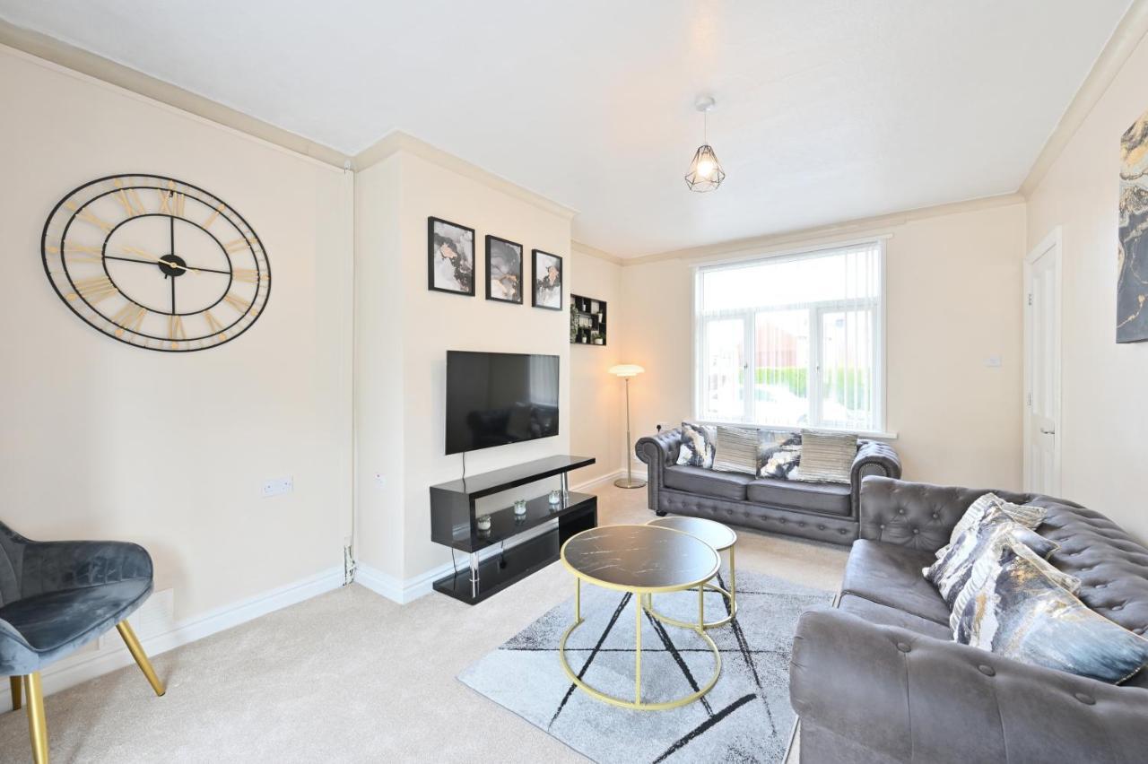 Villa Sleek And Stylish 3 Bed In Bolton - Garden - Parking Extérieur photo
