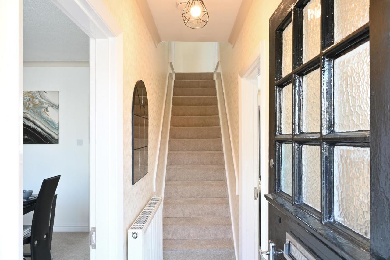 Villa Sleek And Stylish 3 Bed In Bolton - Garden - Parking Extérieur photo