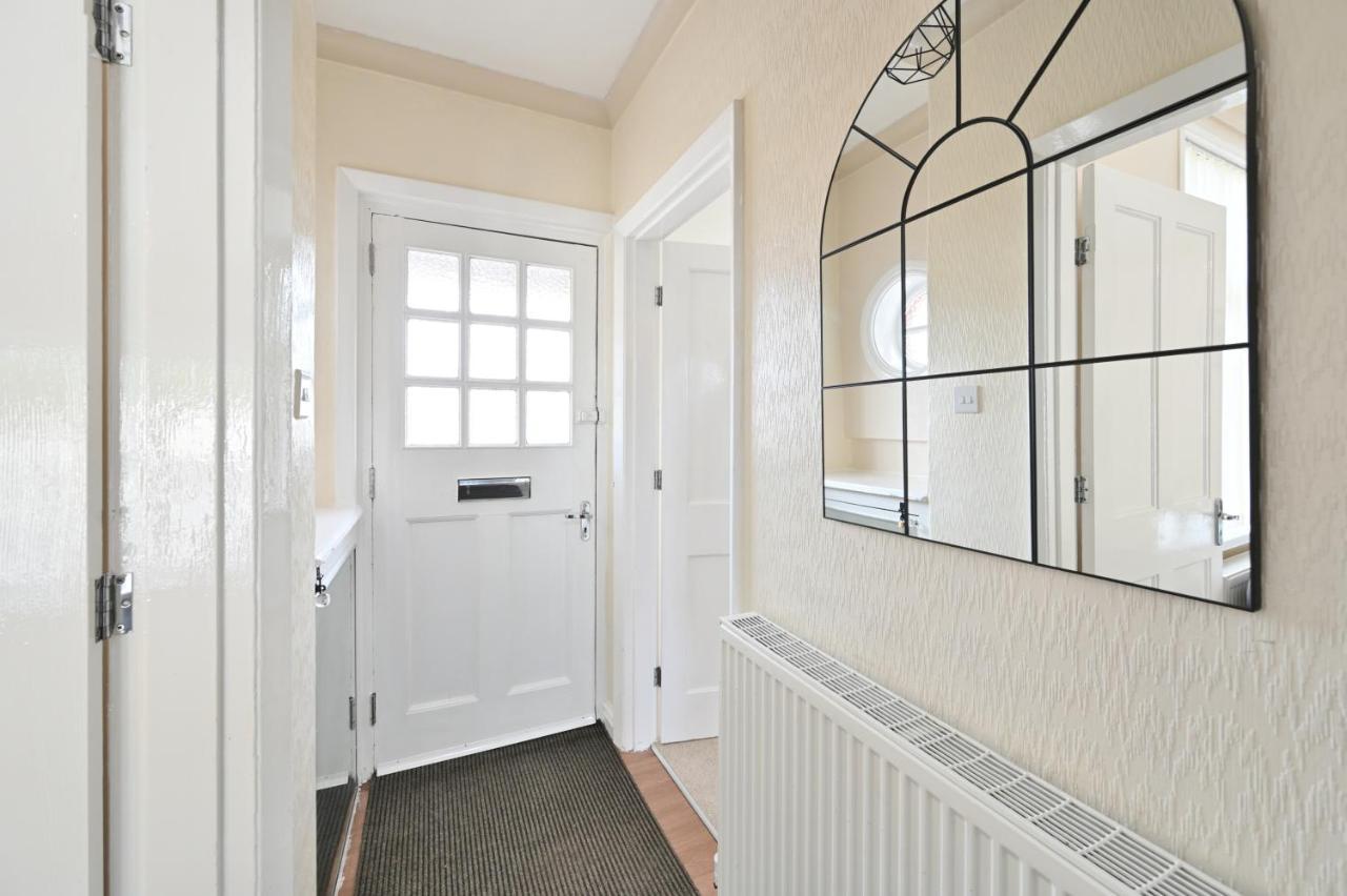 Villa Sleek And Stylish 3 Bed In Bolton - Garden - Parking Extérieur photo